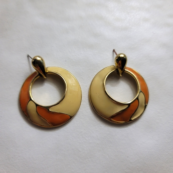 Jewelry - VINTAGE hoops!! So cool🤍😍